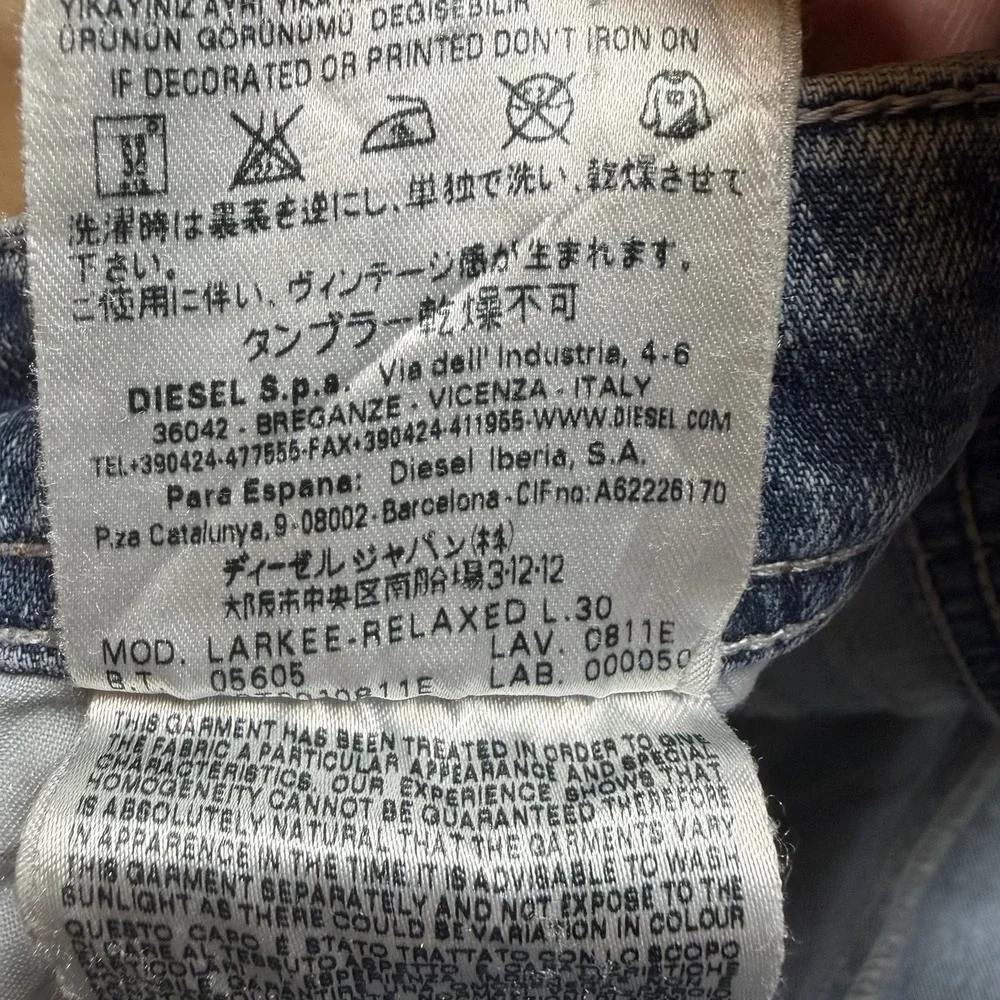 Diesel Jeans Men 32x30 Blue Larkee-Relaxed Comfort Straight Leg Destroyed 0811E